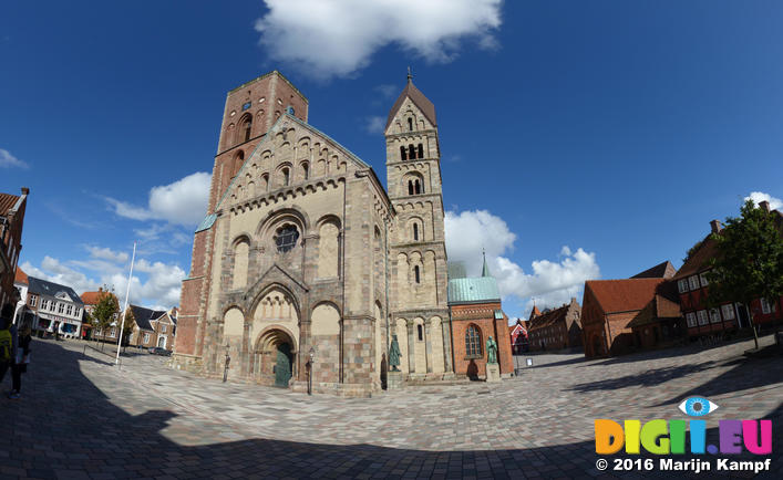 FZ033279-95 Church in Ribe